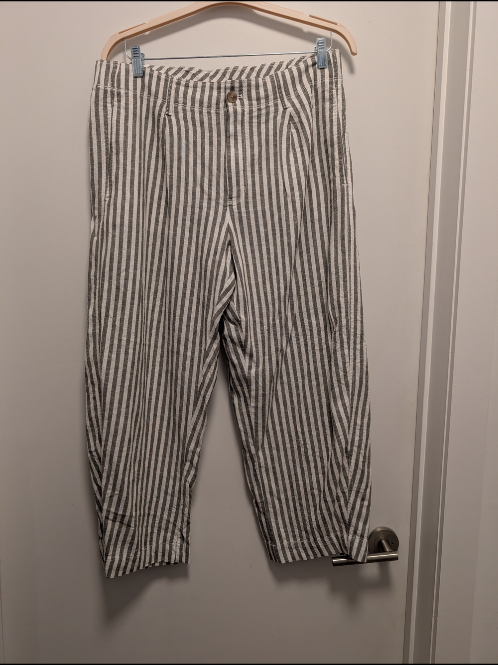 Gap Striped Gray and White Women’s Casual Pants